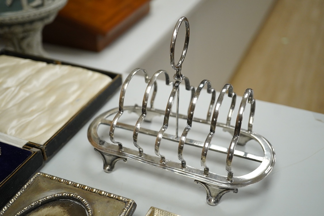 Sundry small silver including a George V mounted photograph frame, James Deakin & Sons, Sheffield, 1918, 14.8cm, a mounted cigarette box, a teaspoon, two vesta cases and thimble, together with assorted plated ware.